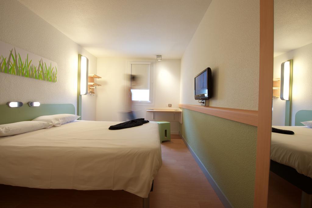 Ibis Budget Pau Lescar Esterno foto