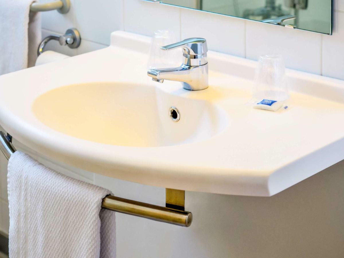 Ibis Budget Pau Lescar Esterno foto
