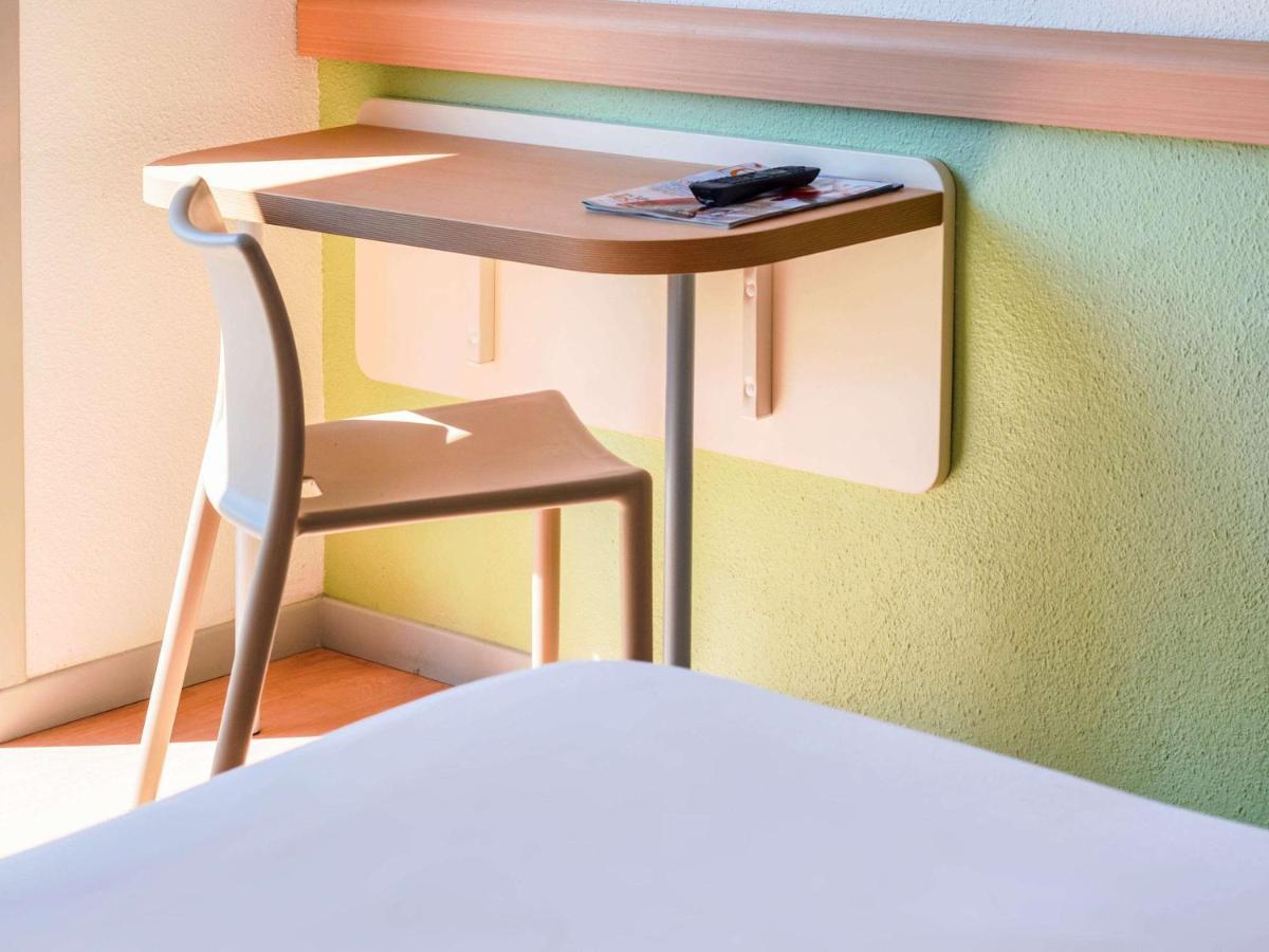 Ibis Budget Pau Lescar Esterno foto